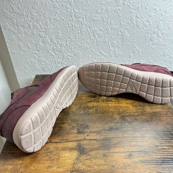 Nike Wmns Roshe One Premium Metallic Mahogany Size 9 - Picture 7 of 9
